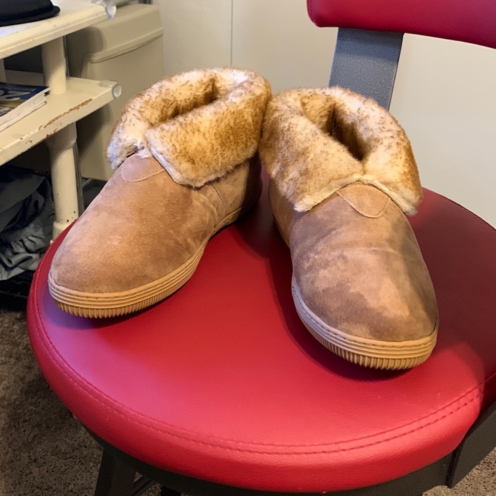 Lamo slipper boots size 9